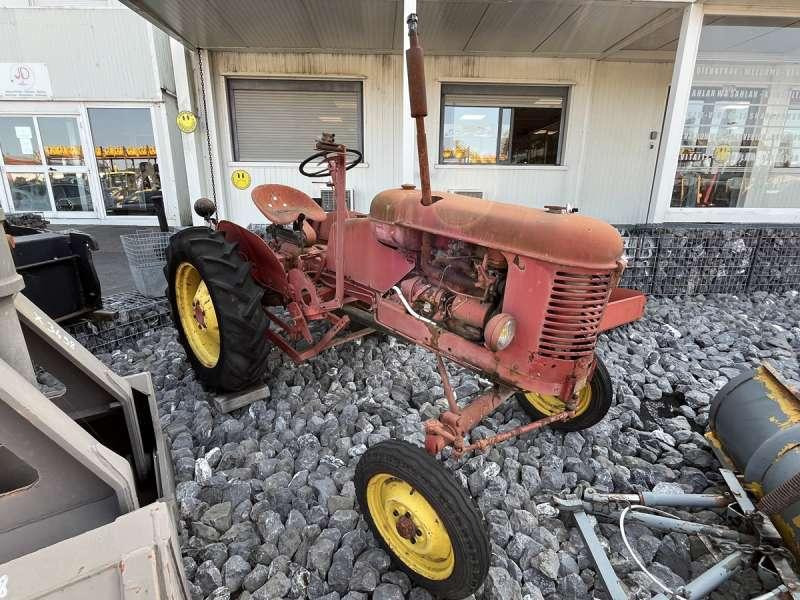 MASSEY-HARRIS PONY 812 - Trattore: foto 2 MASSEY-HARRIS PONY 812 - Trattore: foto 2