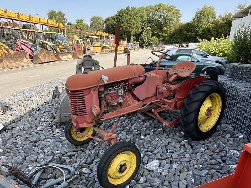 MASSEY-HARRIS PONY 812 - Trattore: foto 1 MASSEY-HARRIS PONY 812 - Trattore: foto 1