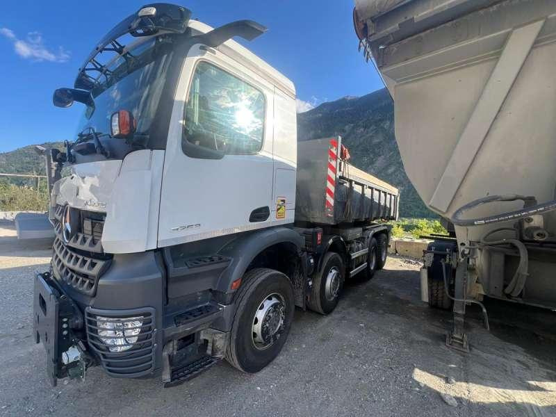 Mercedes AROCS 3253 8X4 - Autocarro ribaltabile: foto 2 Mercedes AROCS 3253 8X4 - Autocarro ribaltabile: foto 2
