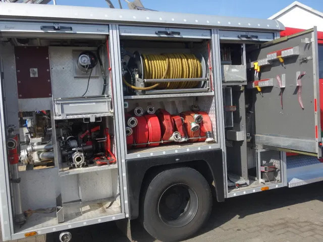 MAN 15 224-with winch 2500liter tank manual gearbox ,ziegler pomp - Autopompa: foto 3 MAN 15 224-with winch 2500liter tank manual gearbox ,ziegler pomp - Autopompa: foto 3