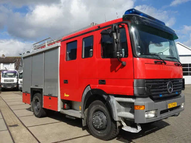 Mercedes-Benz Actros 1831 4X4 ZIEGLER BOMBEROS POMP,2500 L TANK - Autopompa: foto 2 Mercedes-Benz Actros 1831 4X4 ZIEGLER BOMBEROS POMP,2500 L TANK - Autopompa: foto 2