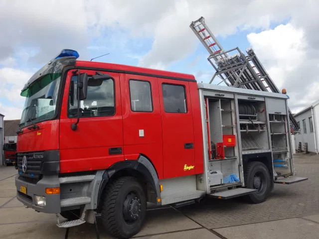 Mercedes-Benz Actros 1831 4X4 ZIEGLER BOMBEROS POMP,2500 L TANK - Autopompa: foto 1 Mercedes-Benz Actros 1831 4X4 ZIEGLER BOMBEROS POMP,2500 L TANK - Autopompa: foto 1