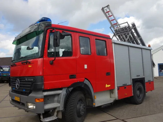 Mercedes-Benz Actros 1831 4X4 ZIEGLER BOMBEROS POMP,2500 L TANK - Autopompa: foto 3 Mercedes-Benz Actros 1831 4X4 ZIEGLER BOMBEROS POMP,2500 L TANK - Autopompa: foto 3
