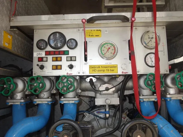 Mercedes-Benz Actros 1831 4X4 ZIEGLER BOMBEROS POMP,2500 L TANK - Autopompa: foto 4 Mercedes-Benz Actros 1831 4X4 ZIEGLER BOMBEROS POMP,2500 L TANK - Autopompa: foto 4