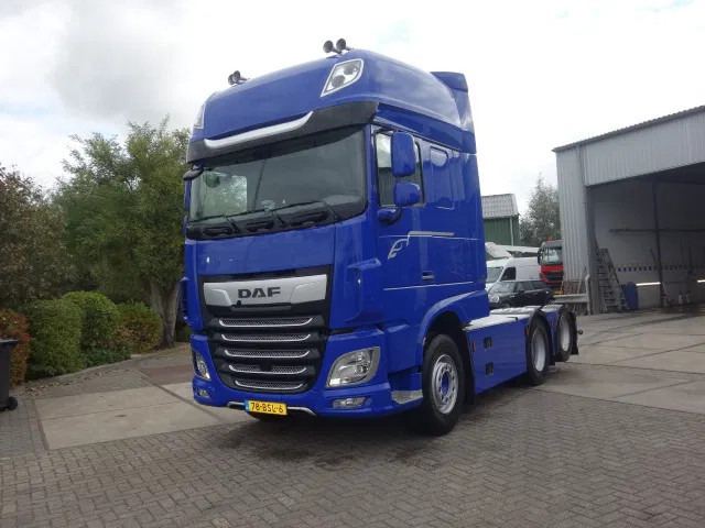 Trattore stradale DAF XF 530 FTS 6X2 10 TYERS: foto 1