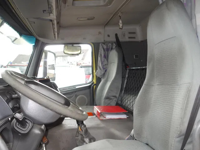 Volvo FM 12 18500liter tank,AIRCO,MANUAL GEARBOX - Camion cisterna: foto 5 Volvo FM 12 18500liter tank,AIRCO,MANUAL GEARBOX - Camion cisterna: foto 5