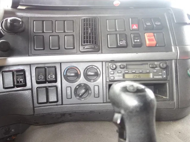 Volvo FM 12 18500liter tank,AIRCO,MANUAL GEARBOX - Camion cisterna: foto 4 Volvo FM 12 18500liter tank,AIRCO,MANUAL GEARBOX - Camion cisterna: foto 4