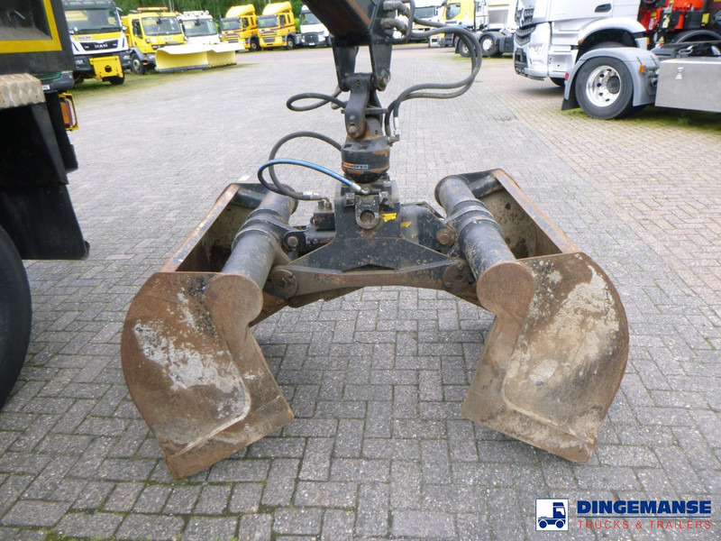 Camion con gru Iveco Trakker 360 Euro 6 8x4 RHD tipper + Atlas 130.2VGL: foto 16