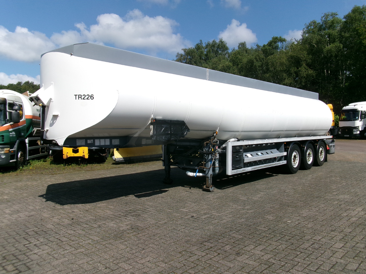 Semirimorchio cisterna per il trasporto di carburanti Lakeland Fuel tank alu 42.8 m3 / 6 comp + pump: foto 1