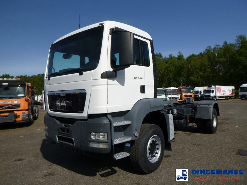 MAN TGS 19.360 4X2 BBS manual Euro 2 chassis + PTO - Autocarro telaio: foto 1 MAN TGS 19.360 4X2 BBS manual Euro 2 chassis + PTO - Autocarro telaio: foto 1