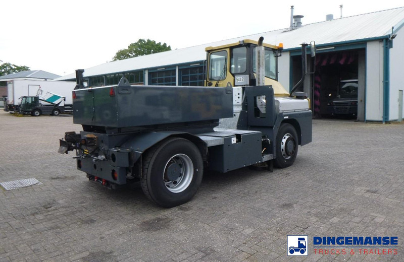 MOL RM 255 4X4 terminal drawbar tractor 150 ton - Trattore terminale: foto 4 MOL RM 255 4X4 terminal drawbar tractor 150 ton - Trattore terminale: foto 4