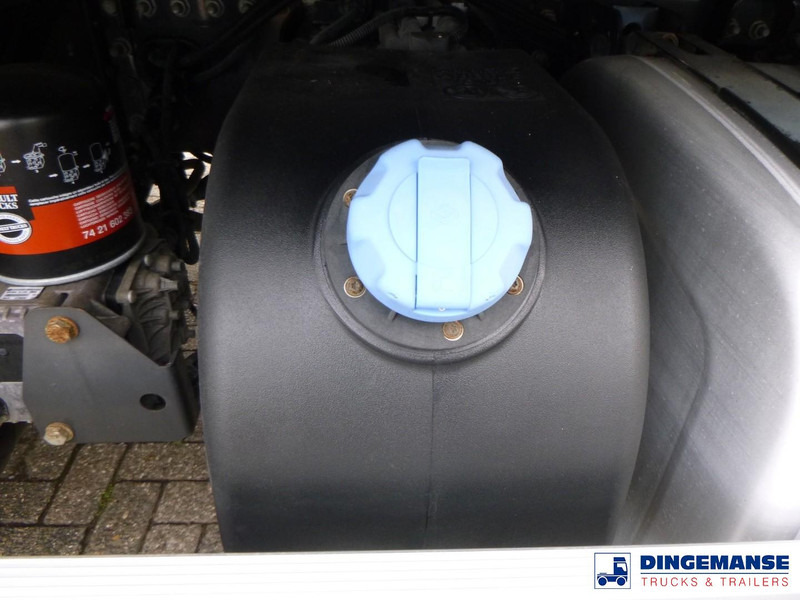 Renault Premium 270 dxi 4x2 fuel tank 13.7 m3 / 4 comp - Camion cisterna: foto 5 Renault Premium 270 dxi 4x2 fuel tank 13.7 m3 / 4 comp - Camion cisterna: foto 5