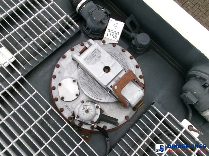 Camion cisterna Volvo FL 240 4x2 RHD fuel tank 13 m3 / 4 comp: foto 19