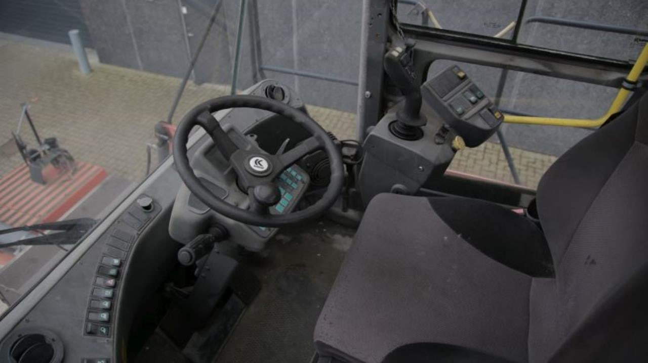 Kalmar DCF90-45ES - Carrello portacontainer: foto 4 Kalmar DCF90-45ES - Carrello portacontainer: foto 4