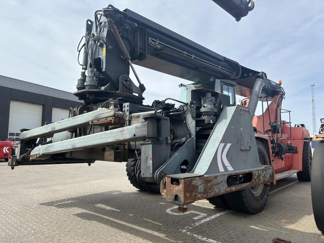 Kalmar DRF450-65C5X - Reach stacker: foto 1 Kalmar DRF450-65C5X - Reach stacker: foto 1