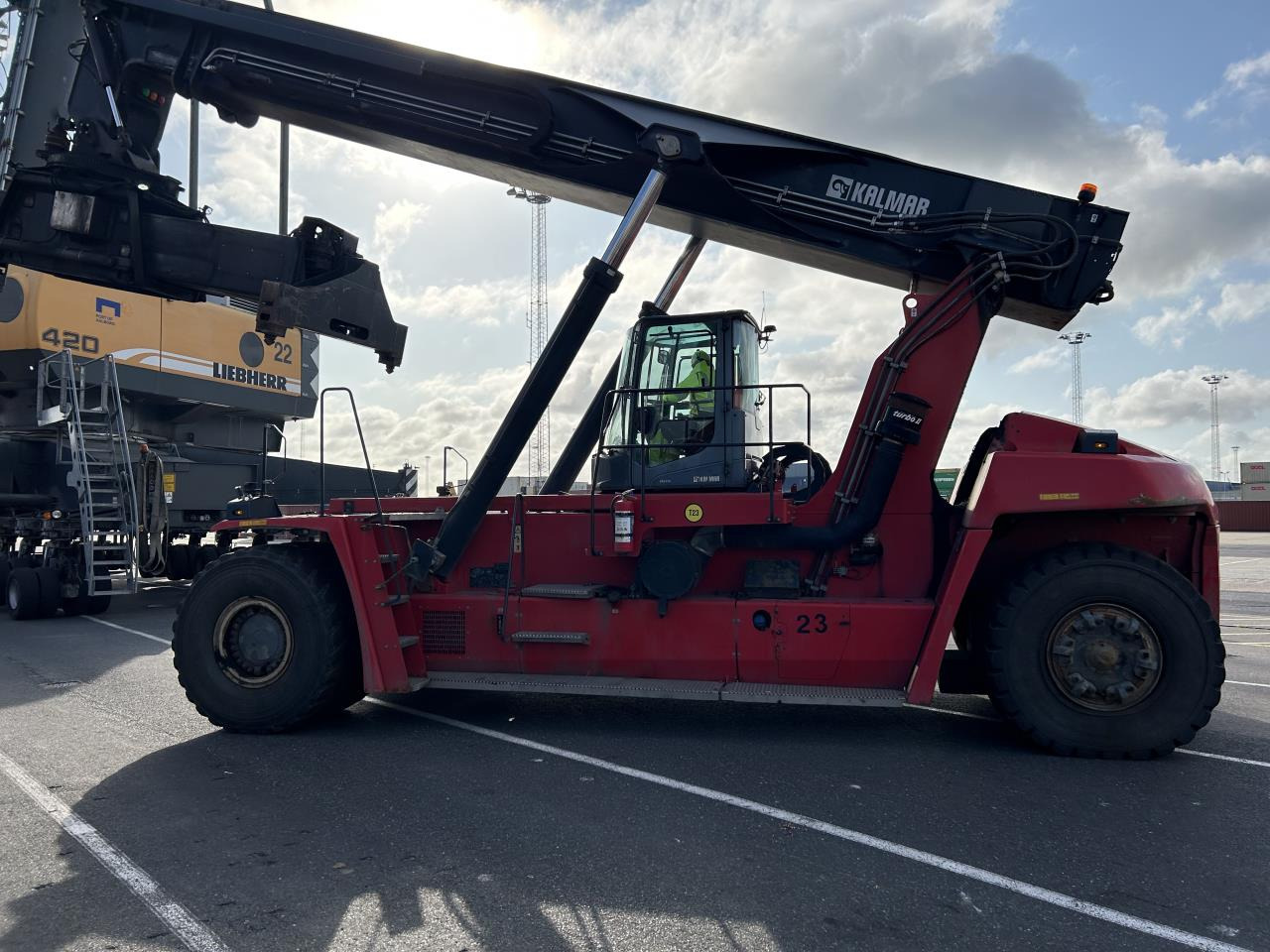 Kalmar DRG450-65S5 - Reach stacker: foto 1 Kalmar DRG450-65S5 - Reach stacker: foto 1