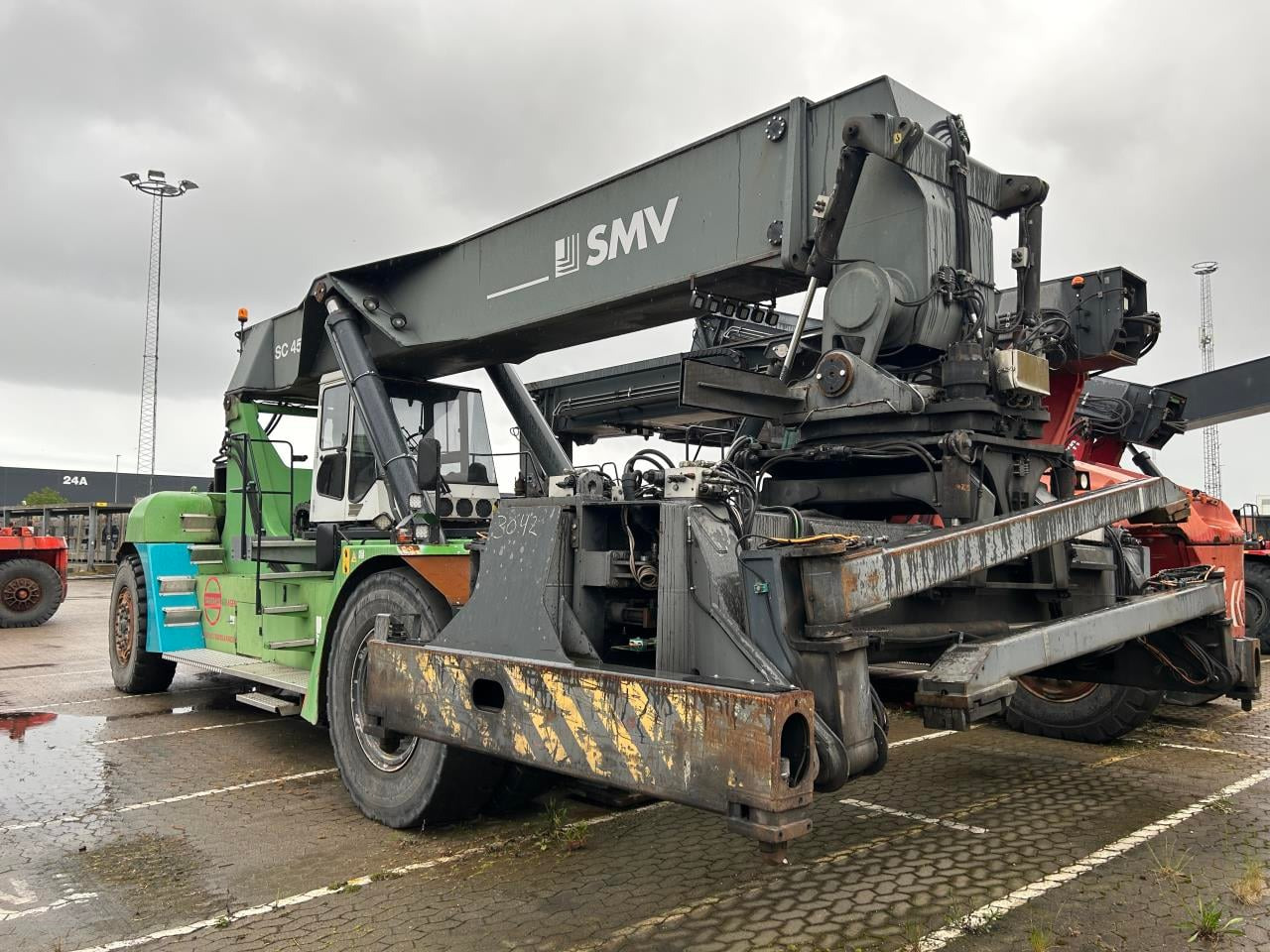 SMV SC4537 CBX5 - Reach stacker: foto 1 SMV SC4537 CBX5 - Reach stacker: foto 1