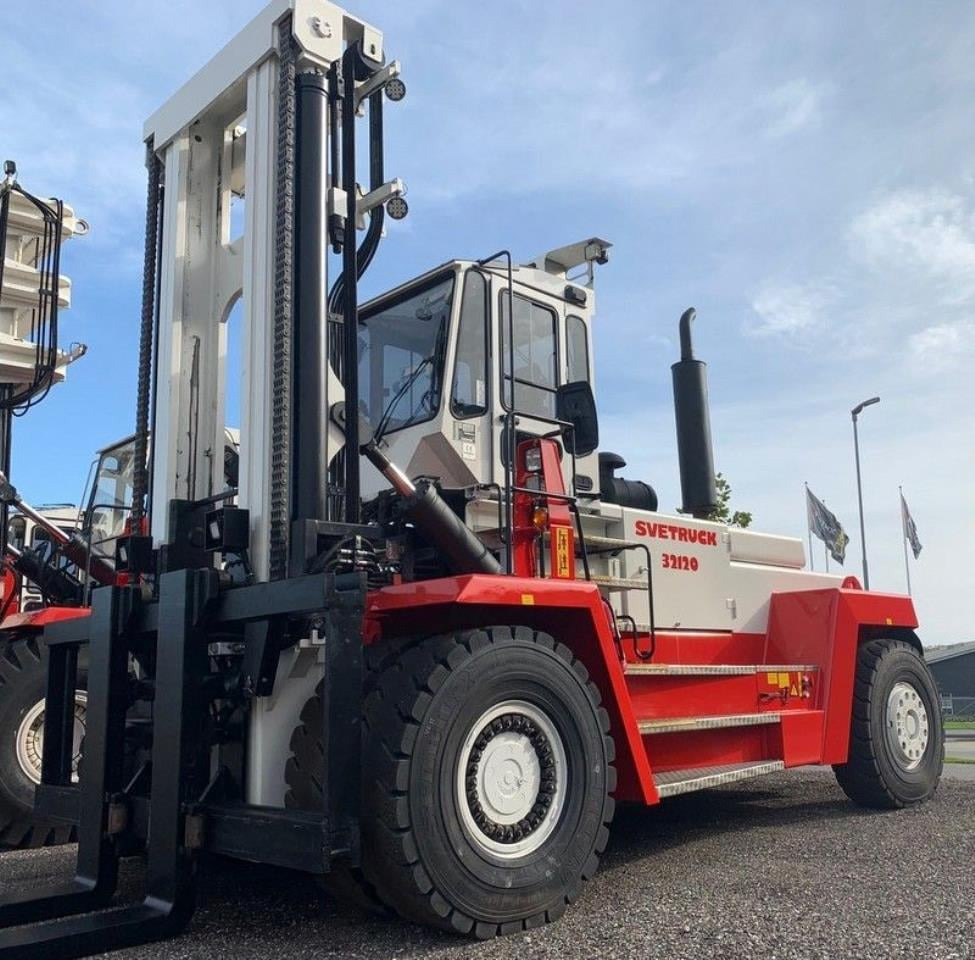 SveTruck 32120-50 - Carrello elevatore diesel: foto 2 SveTruck 32120-50 - Carrello elevatore diesel: foto 2