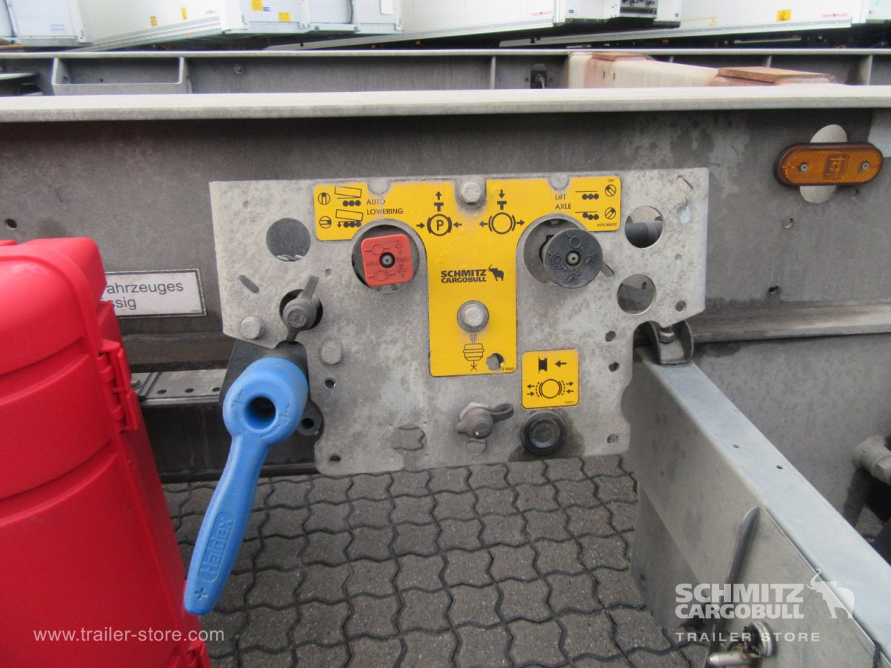 SCHMITZ Zentralachsanhänger Wechselfahrgestell - Rimorchio portacontainer/ Caisse interchangeable: foto 2 SCHMITZ Zentralachsanhänger Wechselfahrgestell - Rimorchio portacontainer/ Caisse interchangeable: foto 2