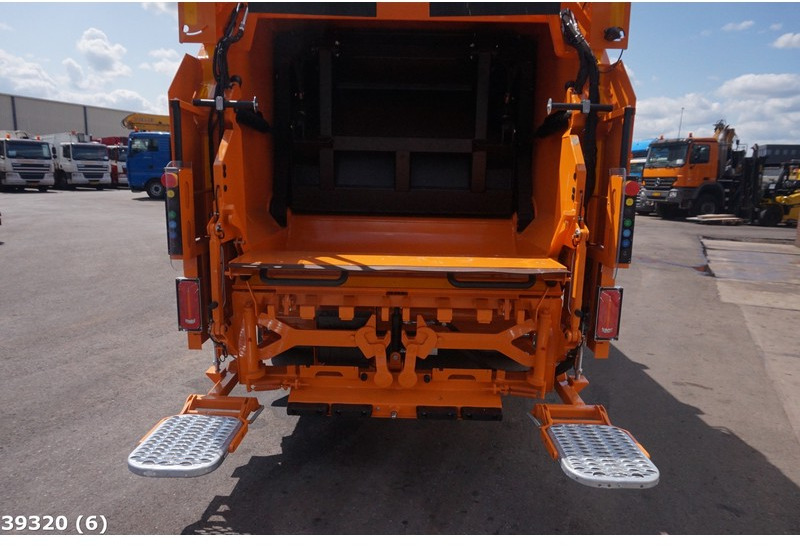 FUSO Canter 9C18 Geesink 7m³ - Camion immondizia: foto 4 FUSO Canter 9C18 Geesink 7m³ - Camion immondizia: foto 4