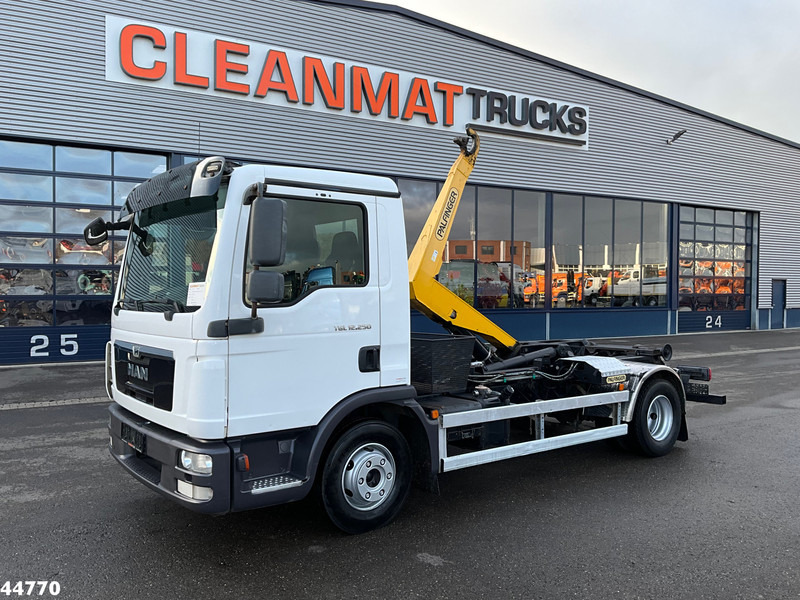 MAN TGL 12.250 Palfinger haakarmsysteem - Autocarro scarrabile: foto 1 MAN TGL 12.250 Palfinger haakarmsysteem - Autocarro scarrabile: foto 1
