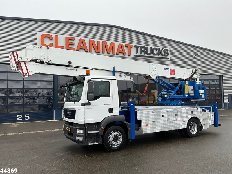 MAN TGM 15.290 Klaas 35 meter Dachdecker Kran - Camion con gru: foto 2 MAN TGM 15.290 Klaas 35 meter Dachdecker Kran - Camion con gru: foto 2