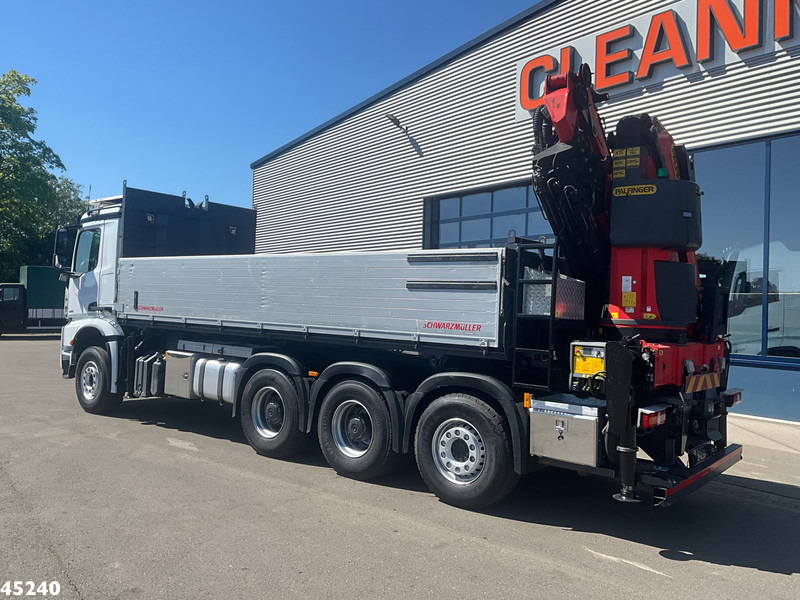 Autocarro ribaltabile, Camion con gru Mercedes-Benz Arocs 3251 8x4 Euro 6 Retarder Palfinger 34 Tonmeter laadkraan + Fly-Jib 2 zijdige kipper Just 146.766 km!: foto 6