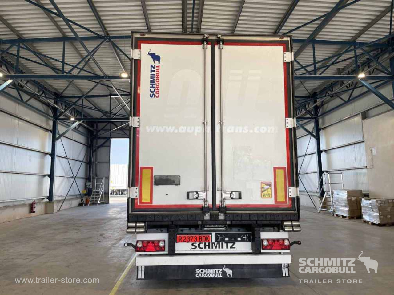 Leasing di SCHMITZ Semiremolque Frigo Standard SCHMITZ Semiremolque Frigo Standard: foto 9 Leasing di SCHMITZ Semiremolque Frigo Standard SCHMITZ Semiremolque Frigo Standard: foto 9