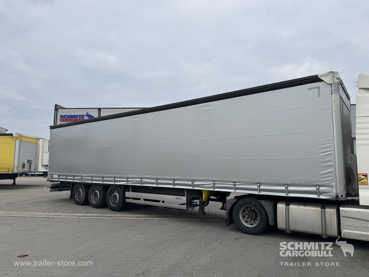 SCHMITZ Curtainsider Standard - Semirimorchio centinato: foto 1 SCHMITZ Curtainsider Standard - Semirimorchio centinato: foto 1