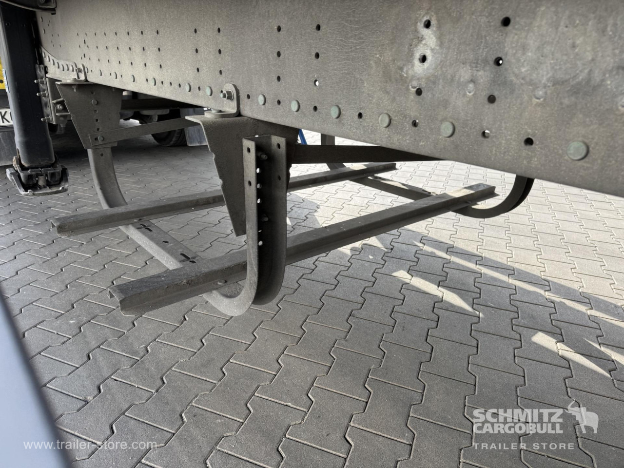SCHMITZ Curtainsider Standard - Semirimorchio centinato: foto 2 SCHMITZ Curtainsider Standard - Semirimorchio centinato: foto 2