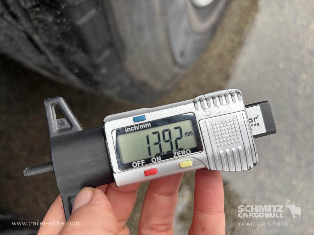 SCHMITZ Curtainsider Standard - Semirimorchio centinato: foto 4 SCHMITZ Curtainsider Standard - Semirimorchio centinato: foto 4