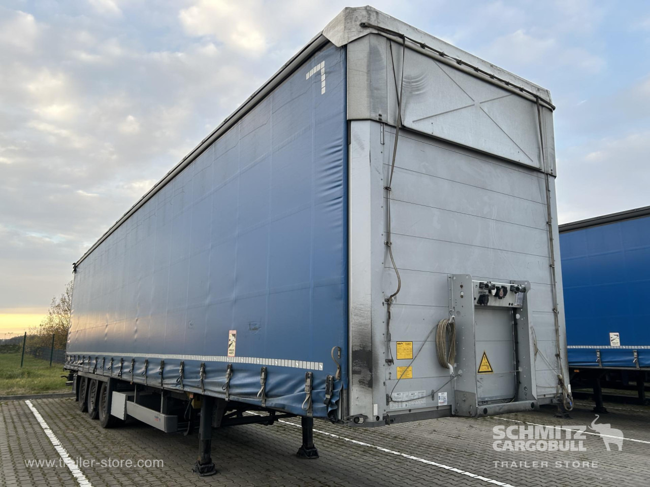 SCHMITZ Curtainsider Mega - Semirimorchio centinato: foto 1 SCHMITZ Curtainsider Mega - Semirimorchio centinato: foto 1