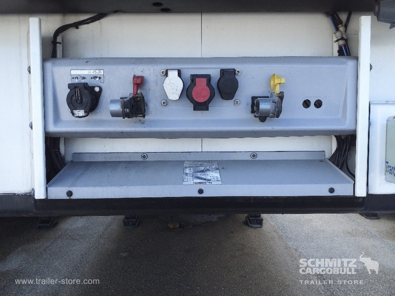 SCHMITZ Reefer Standard - Semirimorchio cella isotermica: foto 4 SCHMITZ Reefer Standard - Semirimorchio cella isotermica: foto 4