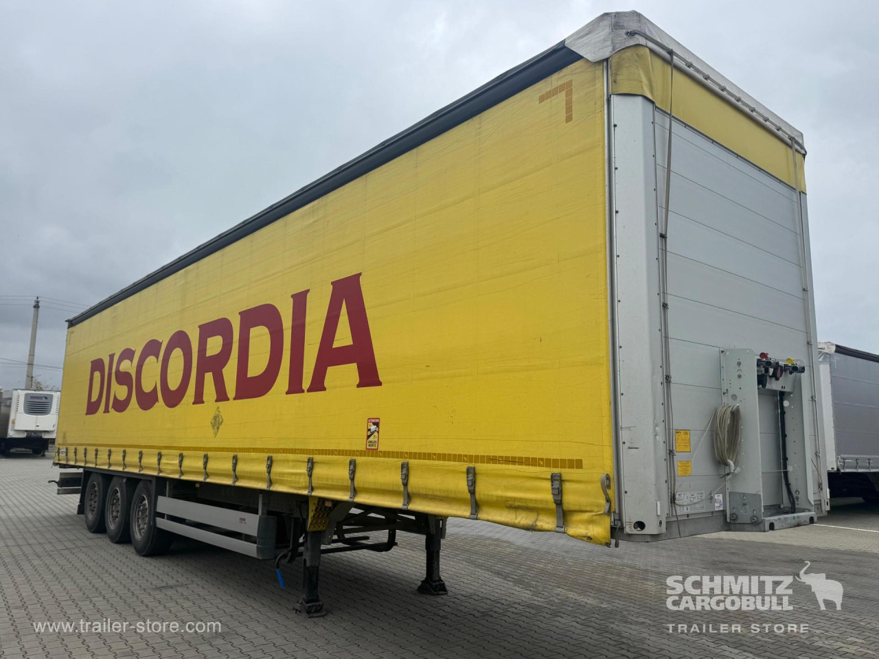 SCHMITZ Curtainsider Standard - Semirimorchio centinato: foto 1 SCHMITZ Curtainsider Standard - Semirimorchio centinato: foto 1
