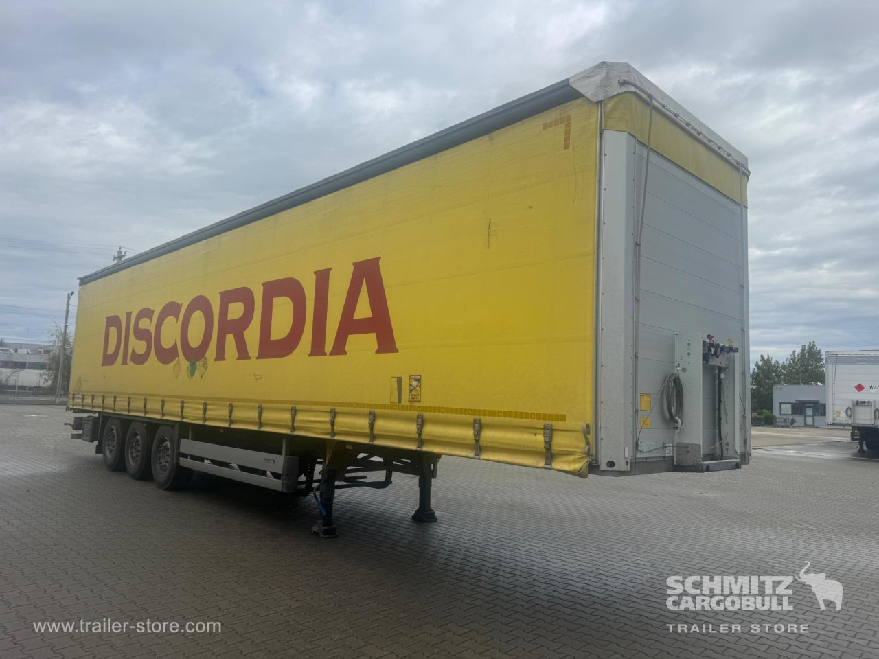 SCHMITZ Curtainsider Standard - Semirimorchio centinato: foto 1 SCHMITZ Curtainsider Standard - Semirimorchio centinato: foto 1