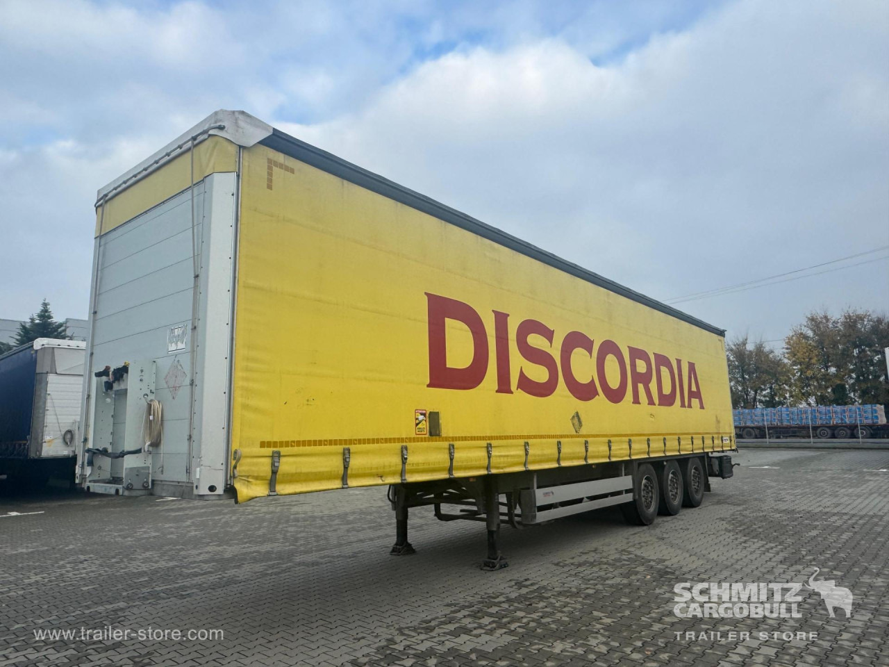 SCHMITZ Curtainsider Standard - Semirimorchio centinato: foto 1 SCHMITZ Curtainsider Standard - Semirimorchio centinato: foto 1