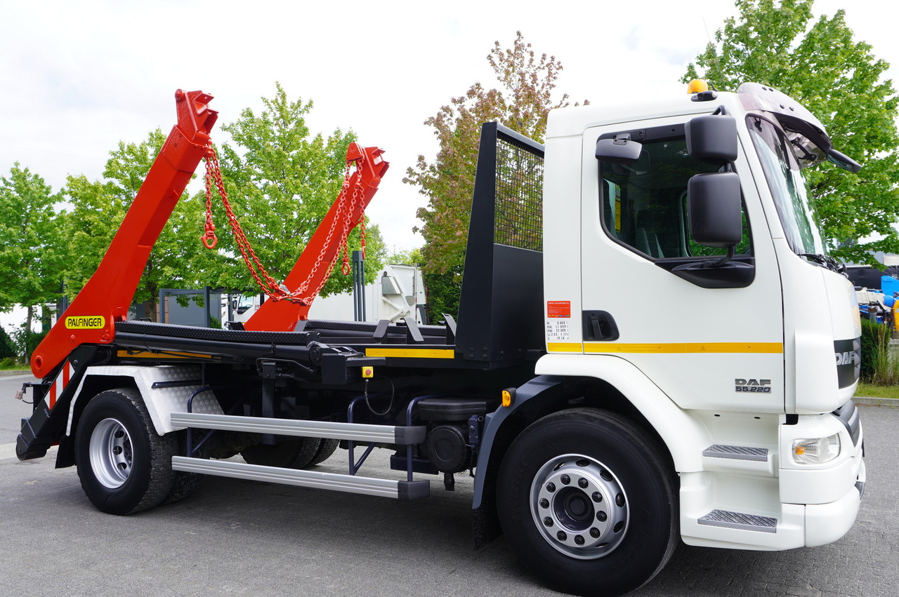 DAF LF 55.220 Skip loader GUIMA PALFINGER M14T - Autocarro multibenna: foto 3 DAF LF 55.220 Skip loader GUIMA PALFINGER M14T - Autocarro multibenna: foto 3