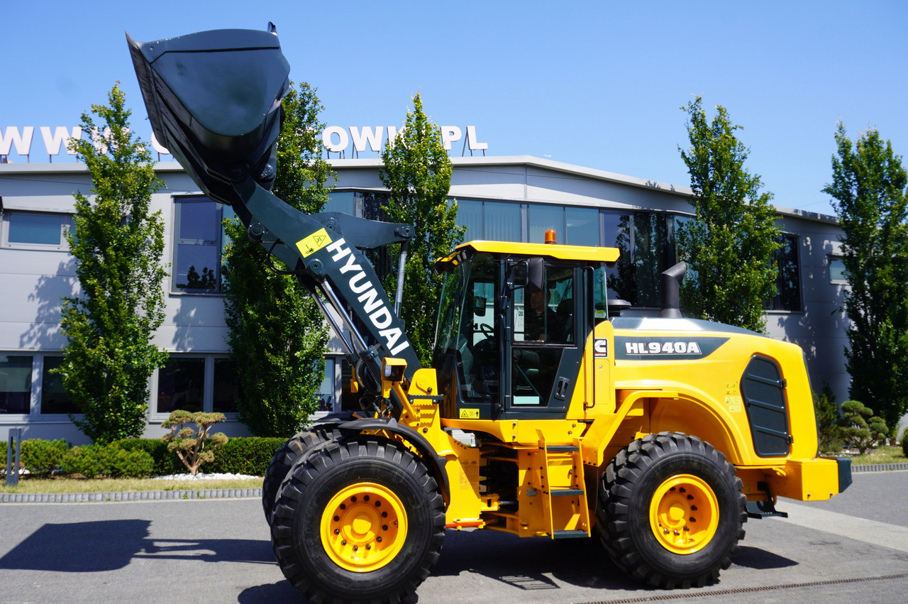 HYUNDAI HL940A articulated loader / year 2021 / weight 13.5t year of production 2021 - Pala gommata: foto 1 HYUNDAI HL940A articulated loader / year 2021 / weight 13.5t year of production 2021 - Pala gommata: foto 1
