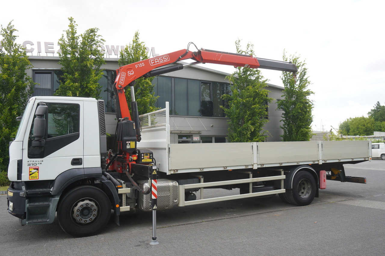 IVECO STRALIS 19.310 E6 / Flatbed 19 EPAL / FASSI F135 / 225 MTH! / 5.7 T - Autocarro con pianale/ Cassone fisso, Camion con gru: foto 4 IVECO STRALIS 19.310 E6 / Flatbed 19 EPAL / FASSI F135 / 225 MTH! / 5.7 T - Autocarro con pianale/ Cassone fisso, Camion con gru: foto 4
