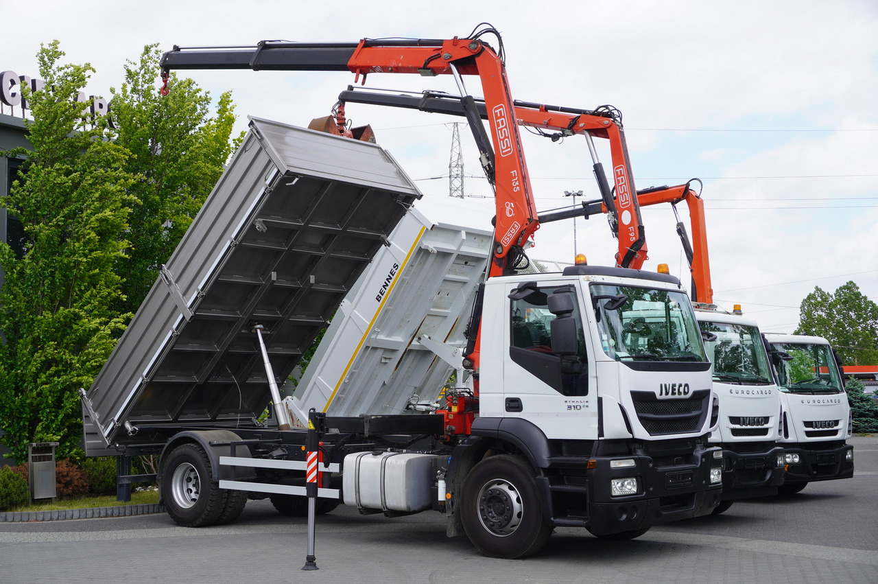 IVECO Stralis 310 E6 / NEW 3-sided tipper / Fassi F135 crane with remote control - Autocarro ribaltabile, Camion con gru: foto 2 IVECO Stralis 310 E6 / NEW 3-sided tipper / Fassi F135 crane with remote control - Autocarro ribaltabile, Camion con gru: foto 2
