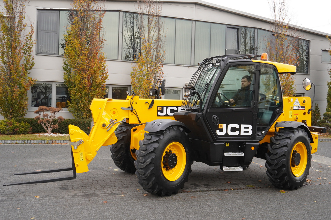 JCB 560-80 / 6 ton lifting capacity / power 146 HP - Pala gommata: foto 5 JCB 560-80 / 6 ton lifting capacity / power 146 HP - Pala gommata: foto 5