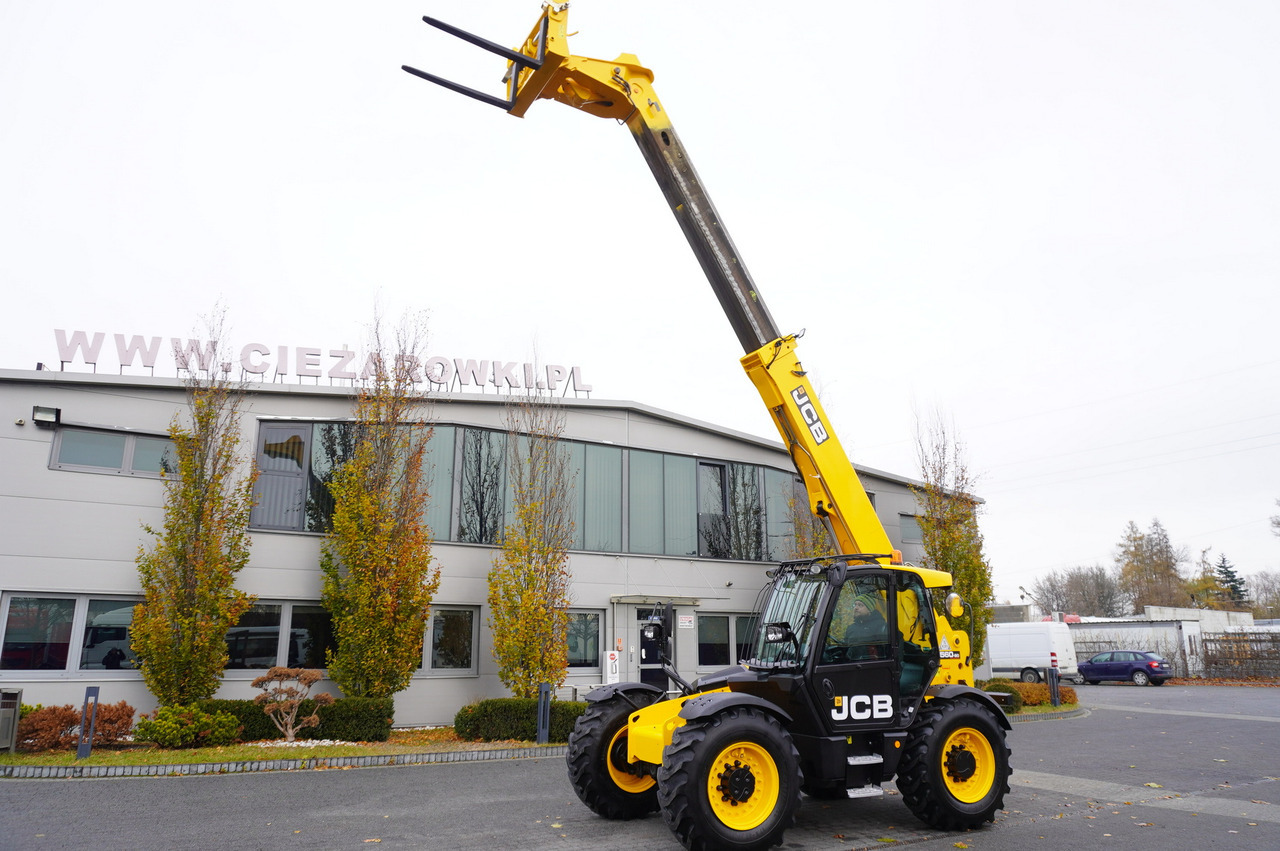 JCB 560-80 / 6 ton lifting capacity / power 146 HP - Pala gommata telescopica: foto 1 JCB 560-80 / 6 ton lifting capacity / power 146 HP - Pala gommata telescopica: foto 1
