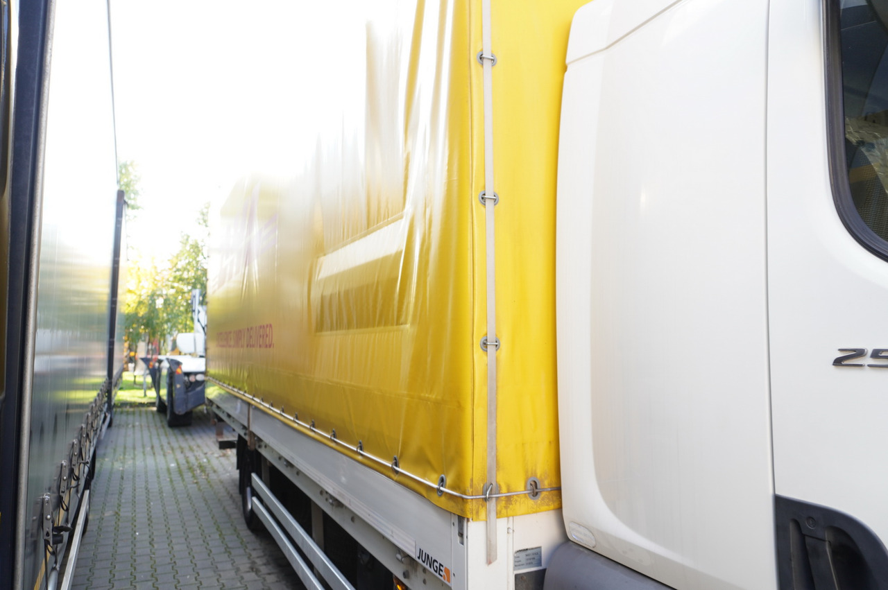 JUNGE Body Tarpaulin JUNGE / 18 Europallets / 2015 - Cassone centinato: foto 4 JUNGE Body Tarpaulin JUNGE / 18 Europallets / 2015 - Cassone centinato: foto 4