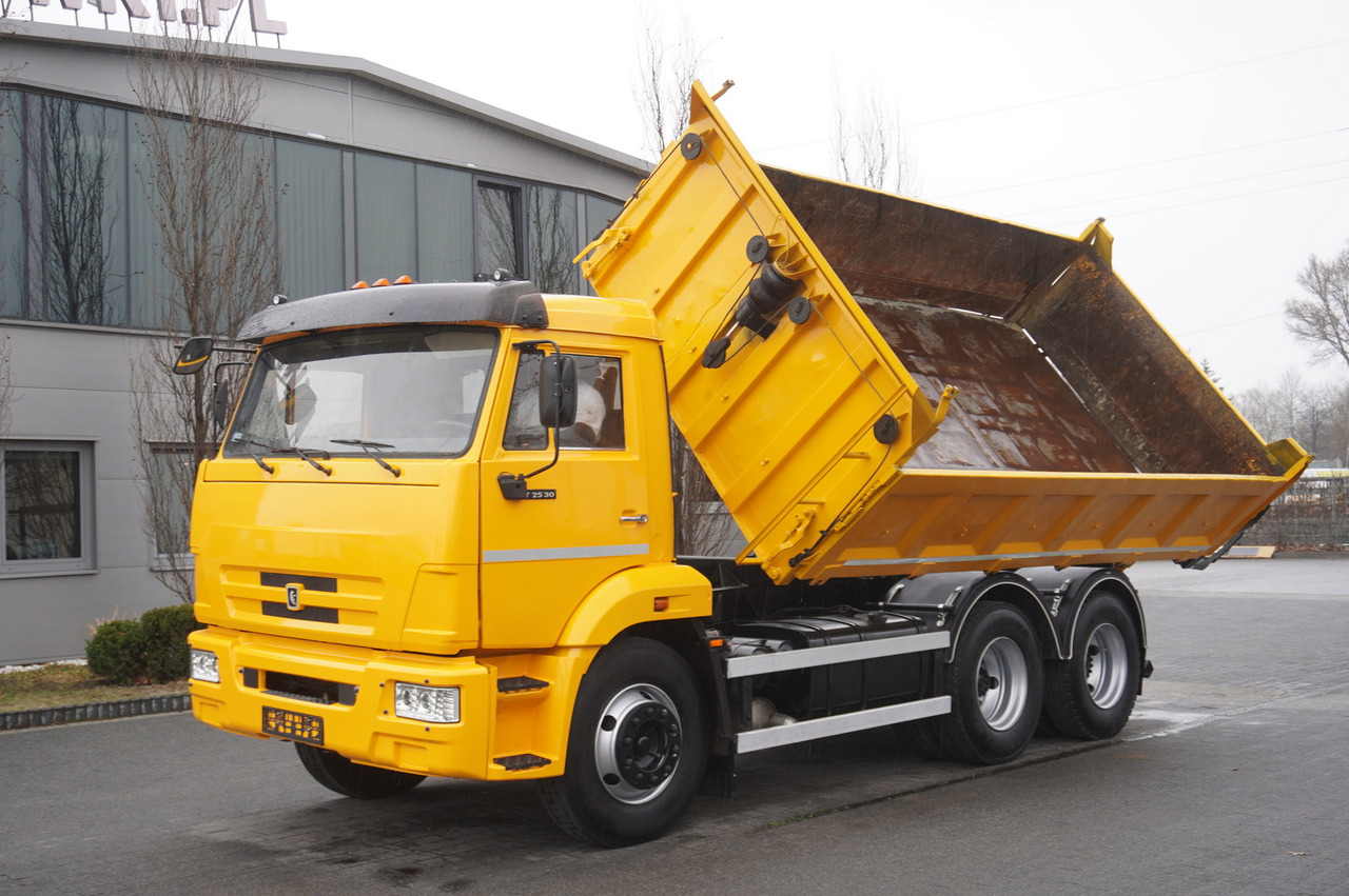 KAMAZ T2530 E5 6×4 / 3-sided tipper - Autocarro ribaltabile, Camion con gru: foto 2 KAMAZ T2530 E5 6×4 / 3-sided tipper - Autocarro ribaltabile, Camion con gru: foto 2