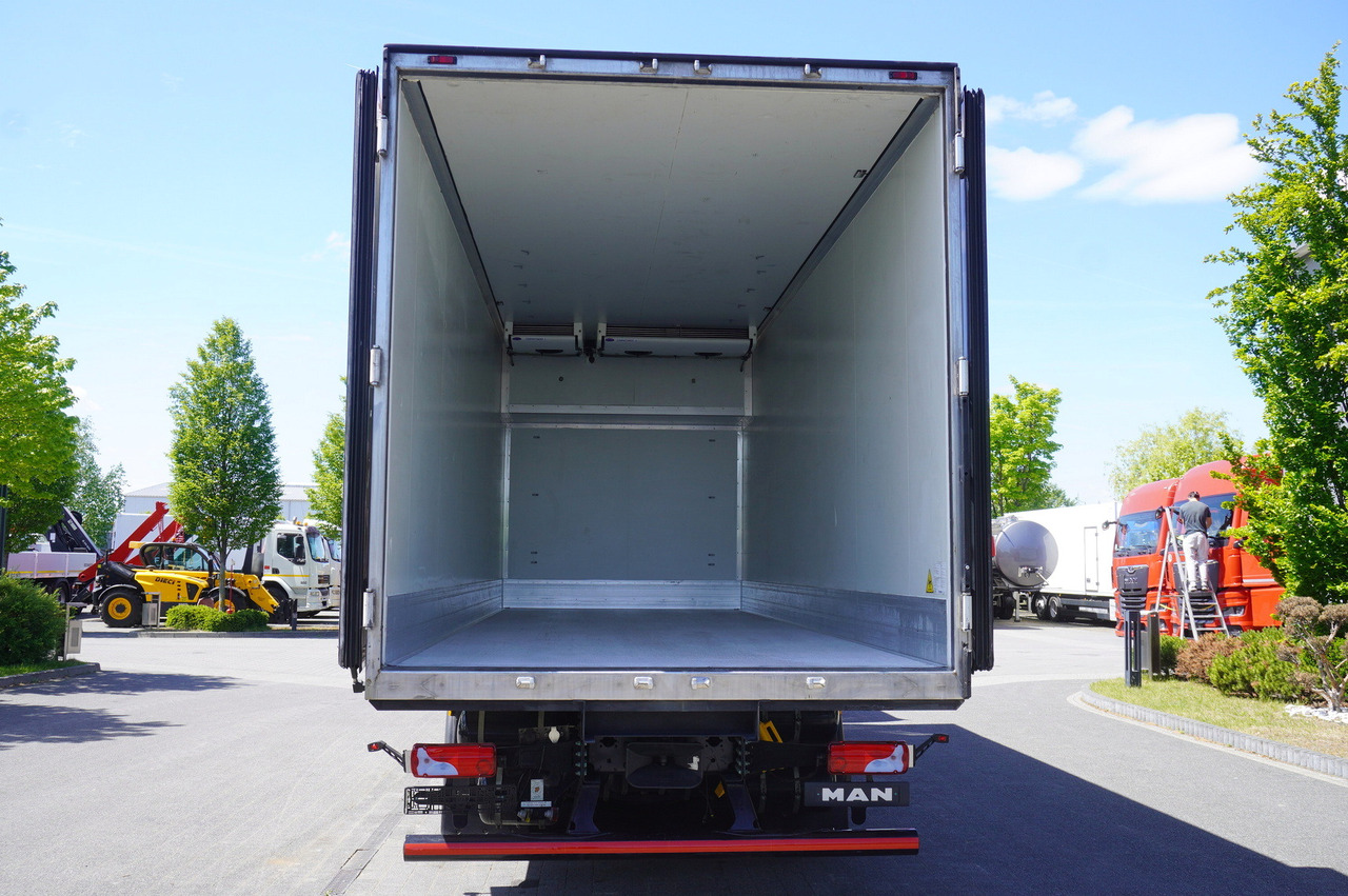 MAN MAN TGX 26.510 / 2022 / NEW Krone bitemperature refrigerated truck / Carrier Supra 850 MT / 4 units - Autocarro frigorifero: foto 4 MAN MAN TGX 26.510 / 2022 / NEW Krone bitemperature refrigerated truck / Carrier Supra 850 MT / 4 units - Autocarro frigorifero: foto 4