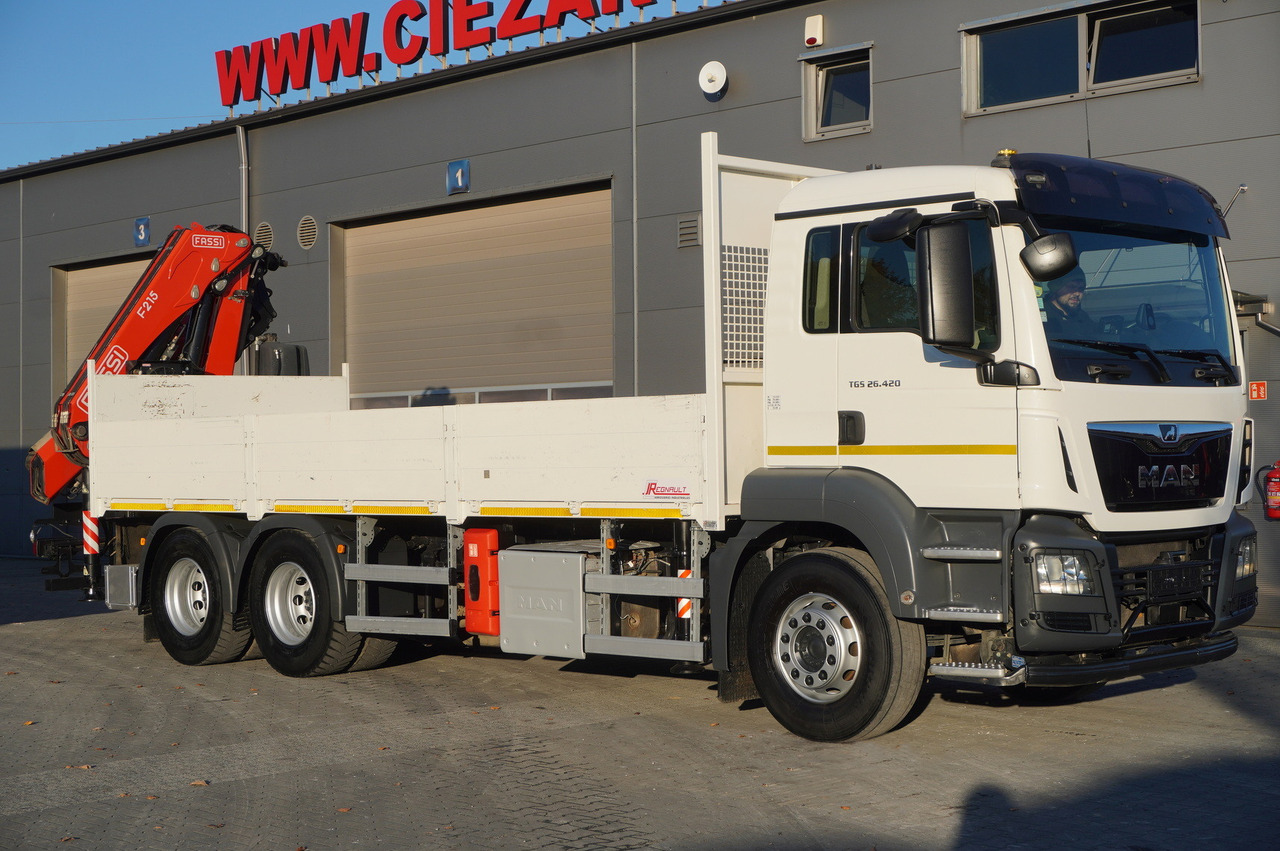 MAN TGS 26.420 E6 6x4 / Fassi F215A crane / 360 MTH! / 5.6 t capacity / 12.7 m reach / 120 tho. km! - Camion con gru: foto 2 MAN TGS 26.420 E6 6x4 / Fassi F215A crane / 360 MTH! / 5.6 t capacity / 12.7 m reach / 120 tho. km! - Camion con gru: foto 2