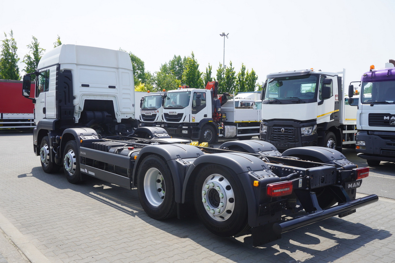 MAN TGS 35.420 8x2 / Chassis 6.4 m / 3 steered axles - Camion con gru: foto 4 MAN TGS 35.420 8x2 / Chassis 6.4 m / 3 steered axles - Camion con gru: foto 4