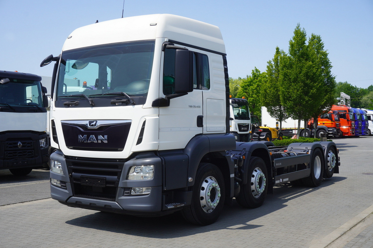 MAN TGS 35.420 8x2 / Chassis 6.4 m / 3 steered axles - Autocarro telaio: foto 2 MAN TGS 35.420 8x2 / Chassis 6.4 m / 3 steered axles - Autocarro telaio: foto 2