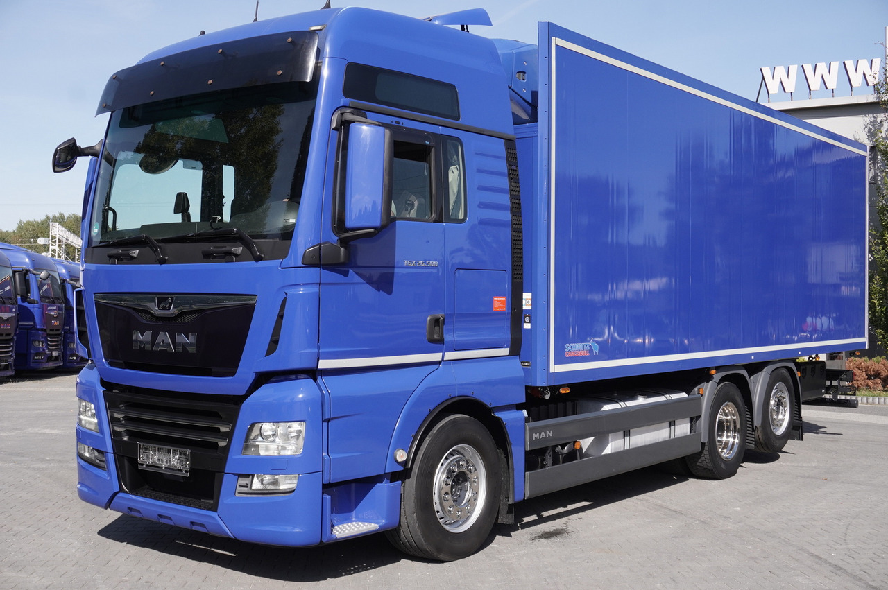 MAN TGX 26.500 E6 XXL / Schmitz 19 pallets / Thermoking / steering axle - Autocarro frigorifero: foto 1 MAN TGX 26.500 E6 XXL / Schmitz 19 pallets / Thermoking / steering axle - Autocarro frigorifero: foto 1