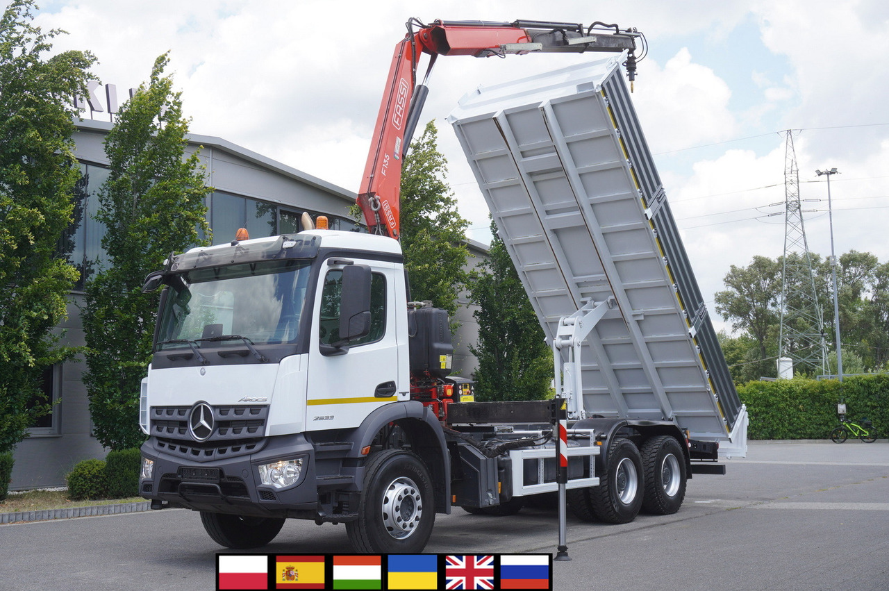 MERCEDES-BENZ AROCS 2633 6x4 / 5.5 T crane FASSI F135 / Tipper 15 EPAL - Autocarro con pianale/ Cassone fisso, Camion con gru: foto 1 MERCEDES-BENZ AROCS 2633 6x4 / 5.5 T crane FASSI F135 / Tipper 15 EPAL - Autocarro con pianale/ Cassone fisso, Camion con gru: foto 1